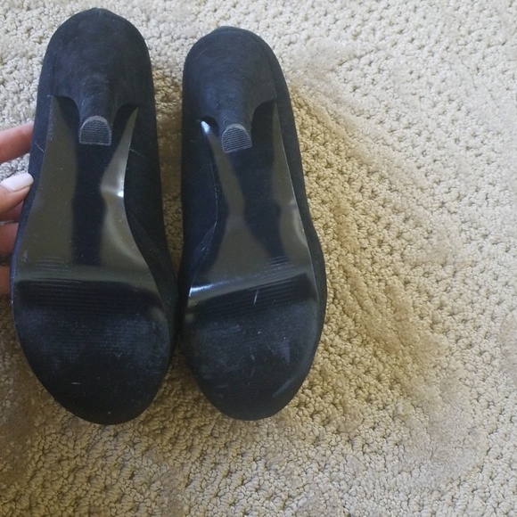 Heels - Picture 4 of 4